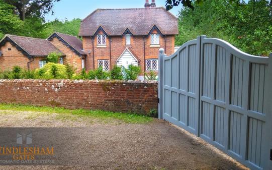 S-Top Painted Timber Gates